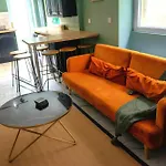 7 Spacious Rooms In Central Swansea - Great For Groups